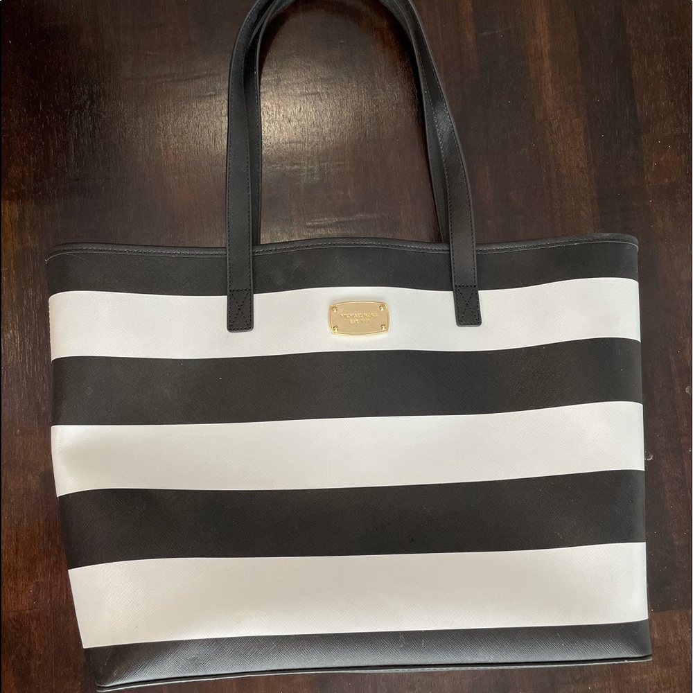 Michael Kors Black & White Jet Setter Tote